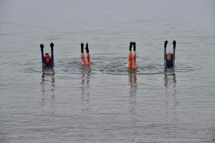 boxing Day 2021, orange hat ladies, swimming women